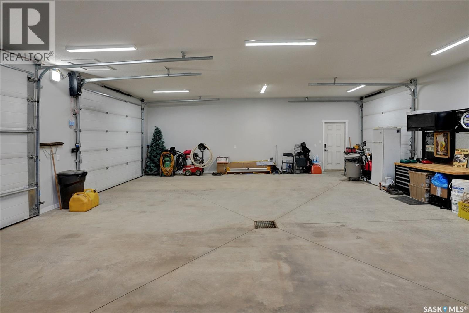 335 Daniel Drive, North Grove, SK - Indoor Photo Showing Garage