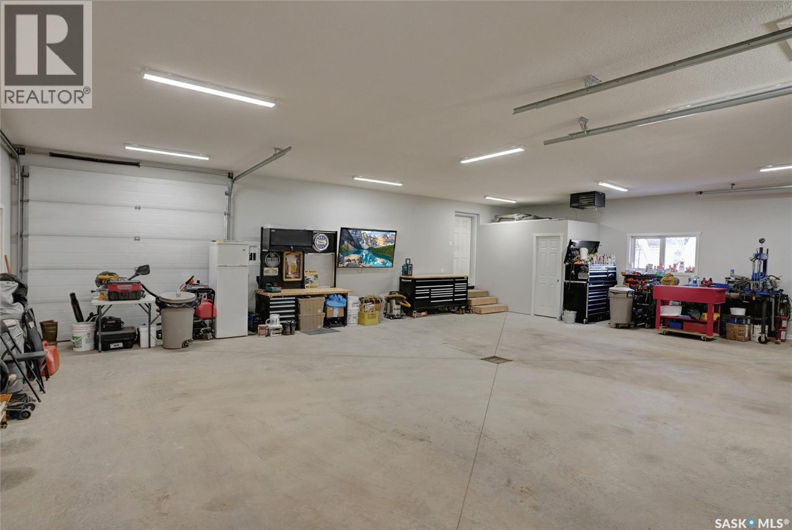 335 Daniel Drive, North Grove, SK - Indoor Photo Showing Garage