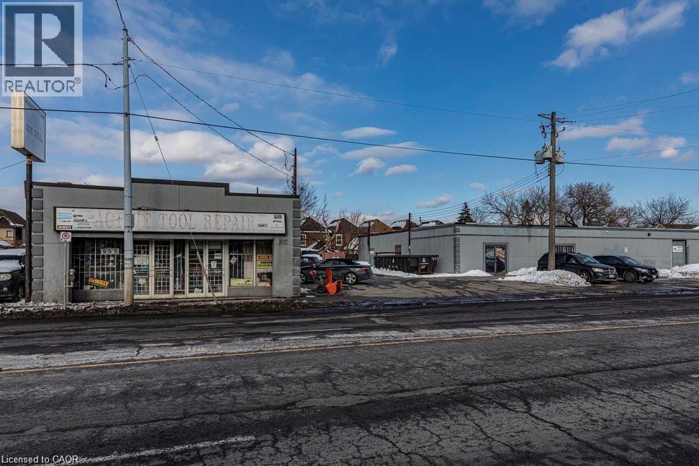 955 Barton Street E, Hamilton, ON