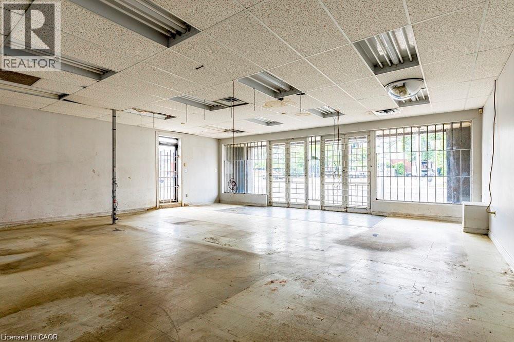 955 Barton Street E, Hamilton, ON