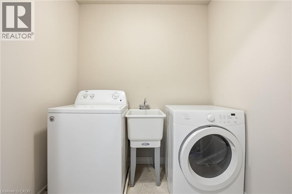 Laundry room featuring independent washer and dryer - 91 Chamomile Drive, Hamilton, ON - Indoor Photo Showing Laundry Room