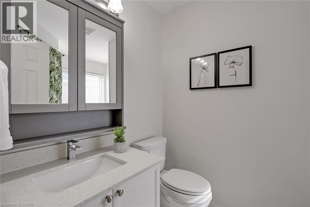 599 Caverhill Crescent, Milton, ON - Indoor Photo Showing Bathroom