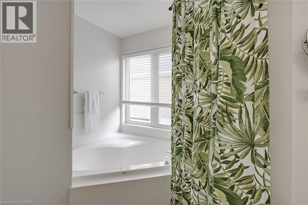 599 Caverhill Crescent, Milton, ON - Indoor Photo Showing Bathroom