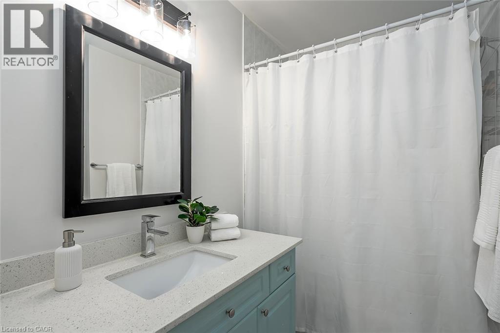 599 Caverhill Crescent, Milton, ON - Indoor Photo Showing Bathroom