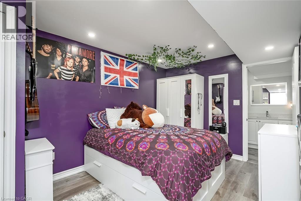 599 Caverhill Crescent, Milton, ON - Indoor Photo Showing Bedroom