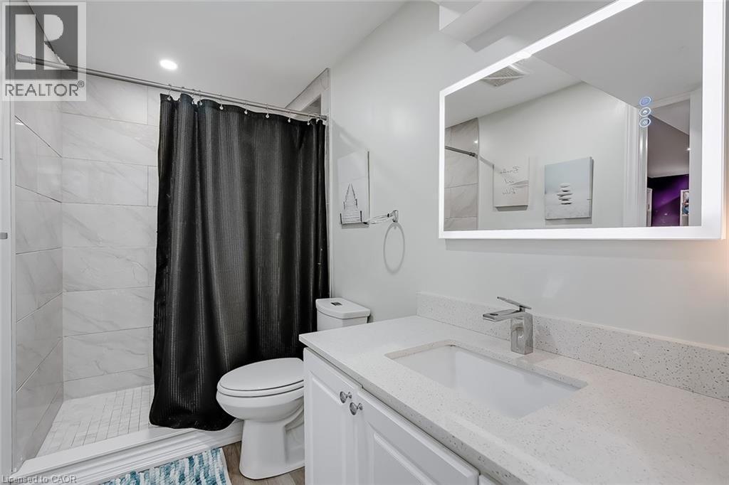 599 Caverhill Crescent, Milton, ON - Indoor Photo Showing Bathroom