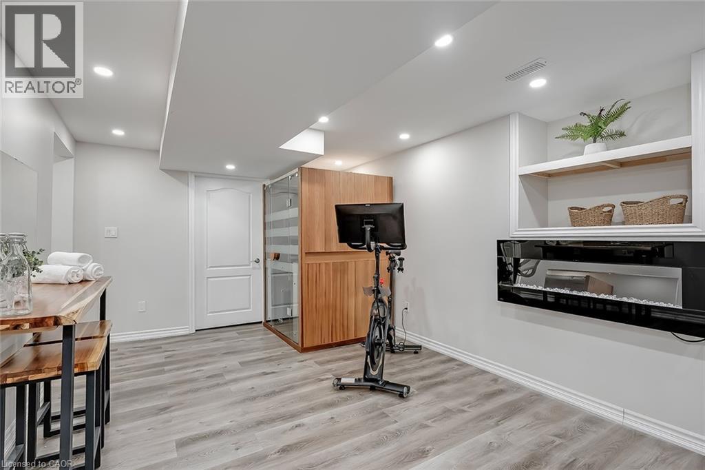599 Caverhill Crescent, Milton, ON - Indoor Photo Showing Gym Room