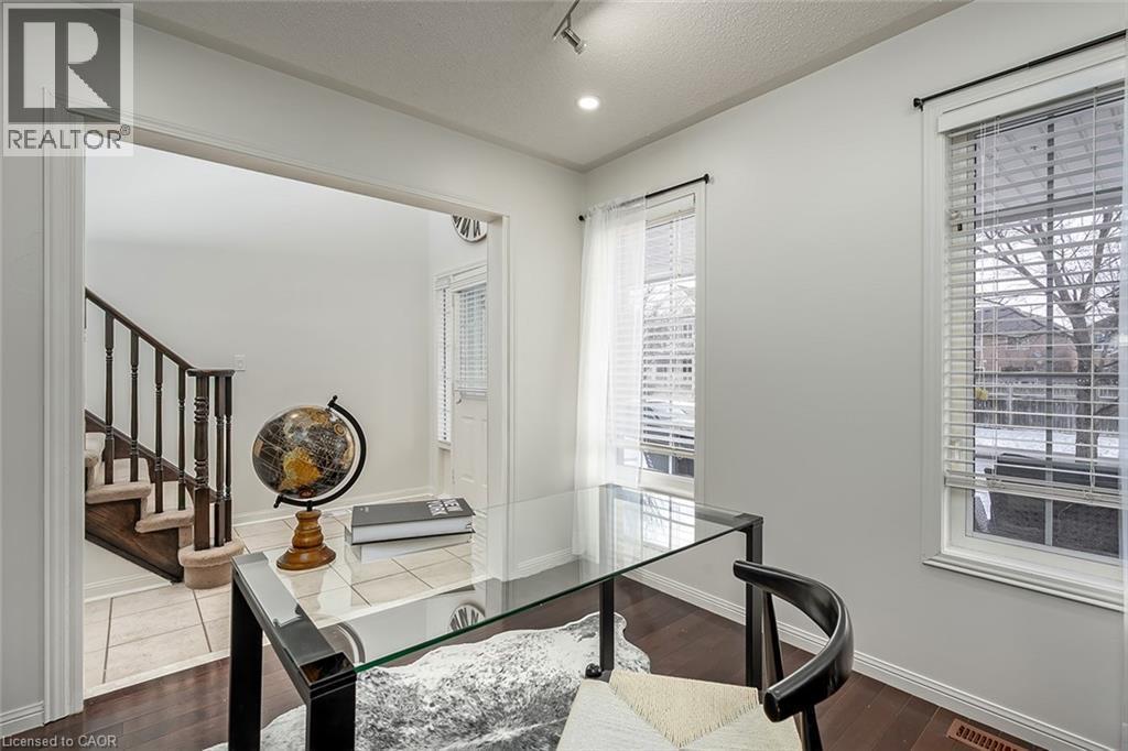 599 Caverhill Crescent, Milton, ON - Indoor Photo Showing Other Room