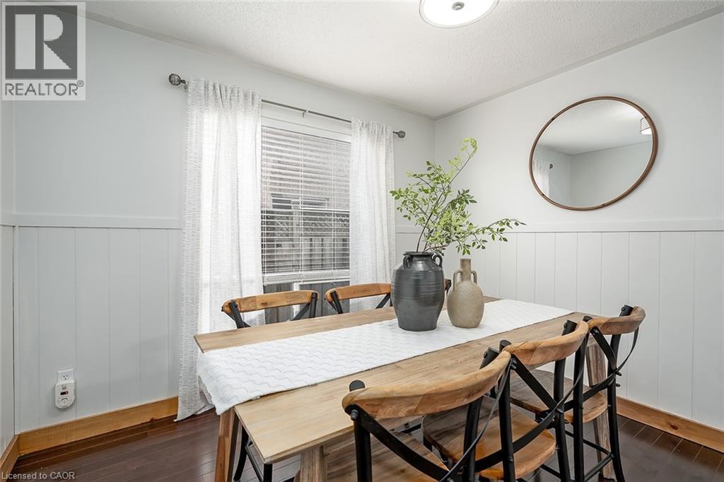599 Caverhill Crescent, Milton, ON - Indoor Photo Showing Dining Room