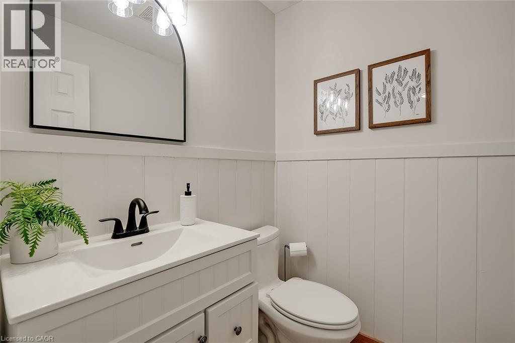 599 Caverhill Crescent, Milton, ON - Indoor Photo Showing Bathroom