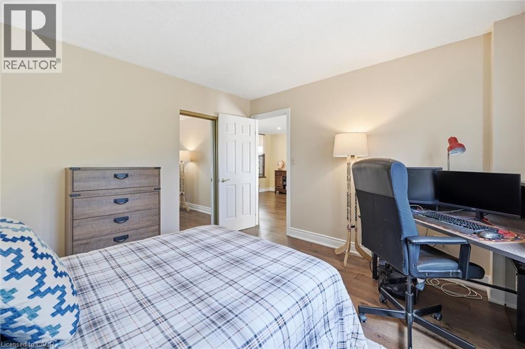2648 Cavendish Drive, Burlington, ON - Indoor Photo Showing Bedroom