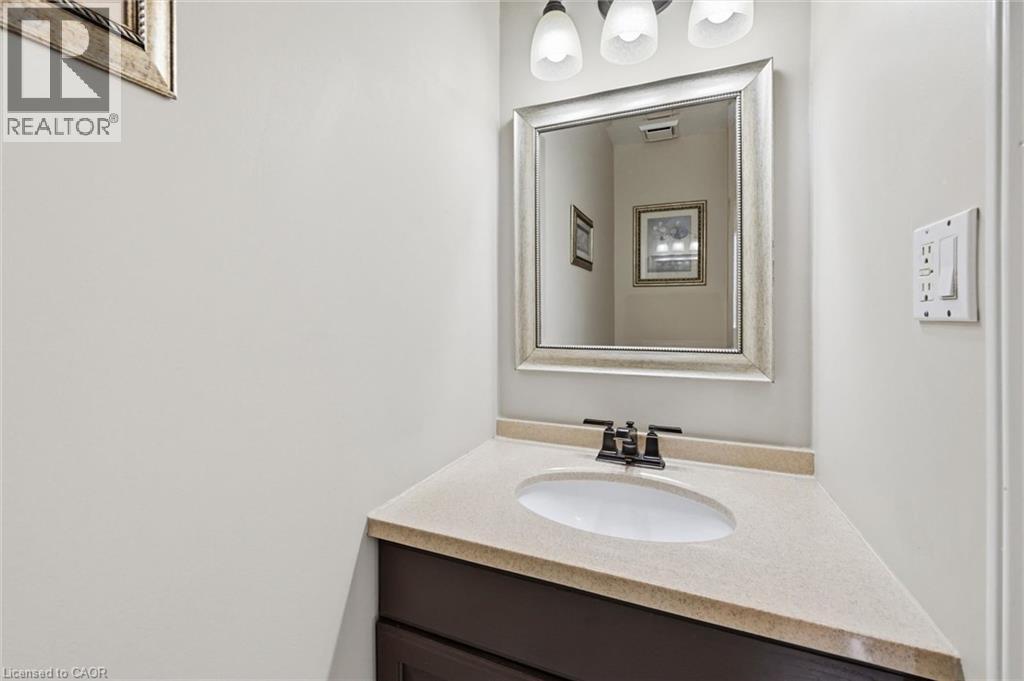 2 Pc - 2648 Cavendish Drive, Burlington, ON - Indoor Photo Showing Bathroom