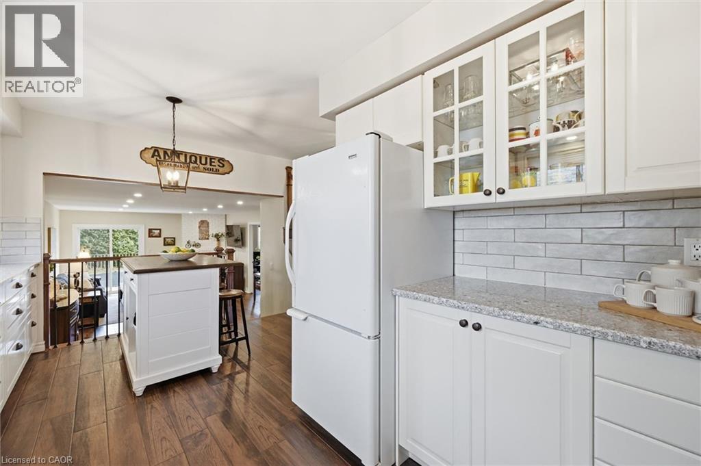 Porcelain Flooring - 2648 Cavendish Drive, Burlington, ON - Indoor Photo Showing Kitchen