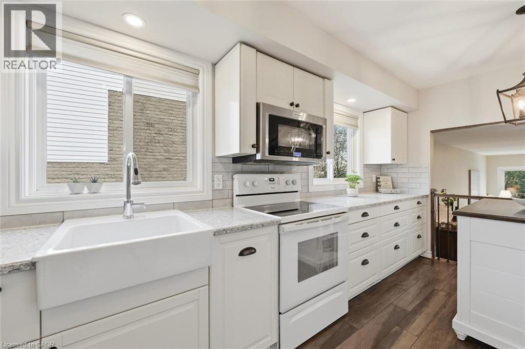 2648 Cavendish Drive, Burlington, ON - Indoor Photo Showing Kitchen
