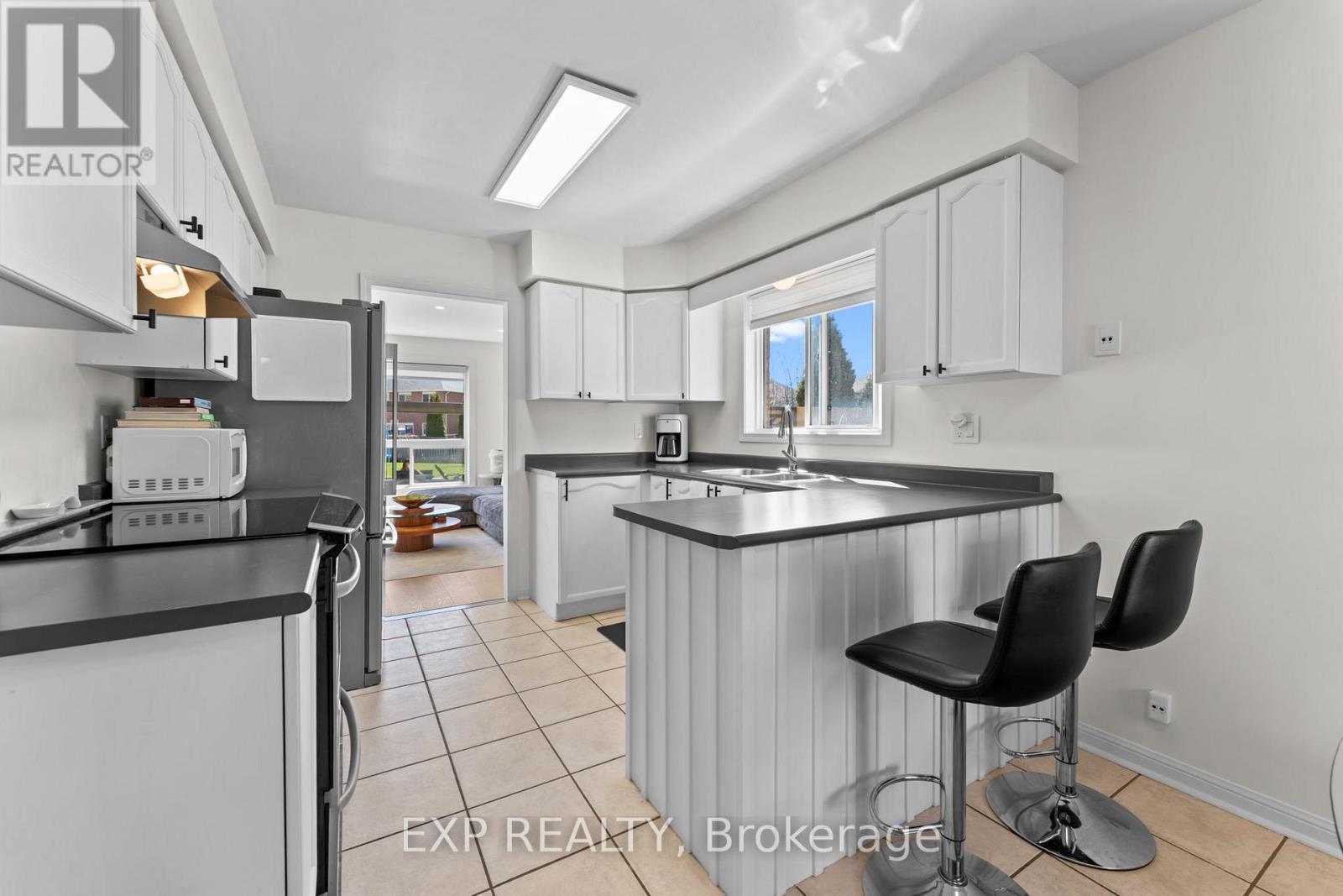 7224 Visor Gate, Mississauga, ON - Indoor Photo Showing Kitchen