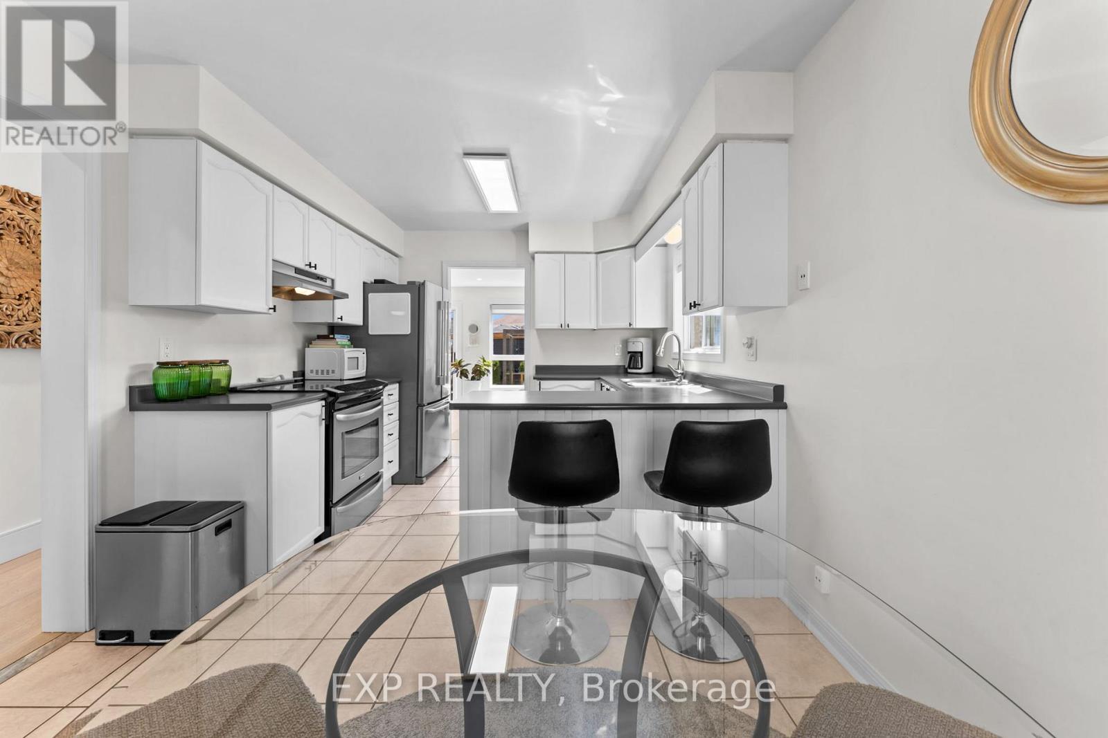 7224 Visor Gate, Mississauga, ON - Indoor Photo Showing Kitchen