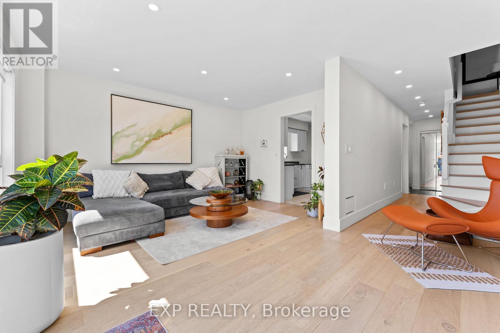 7224 Visor Gate, Mississauga, ON - Indoor Photo Showing Living Room
