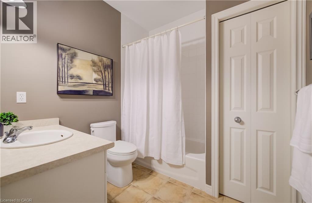 560 Springwater Drive, Waterloo, ON - Indoor Photo Showing Bathroom