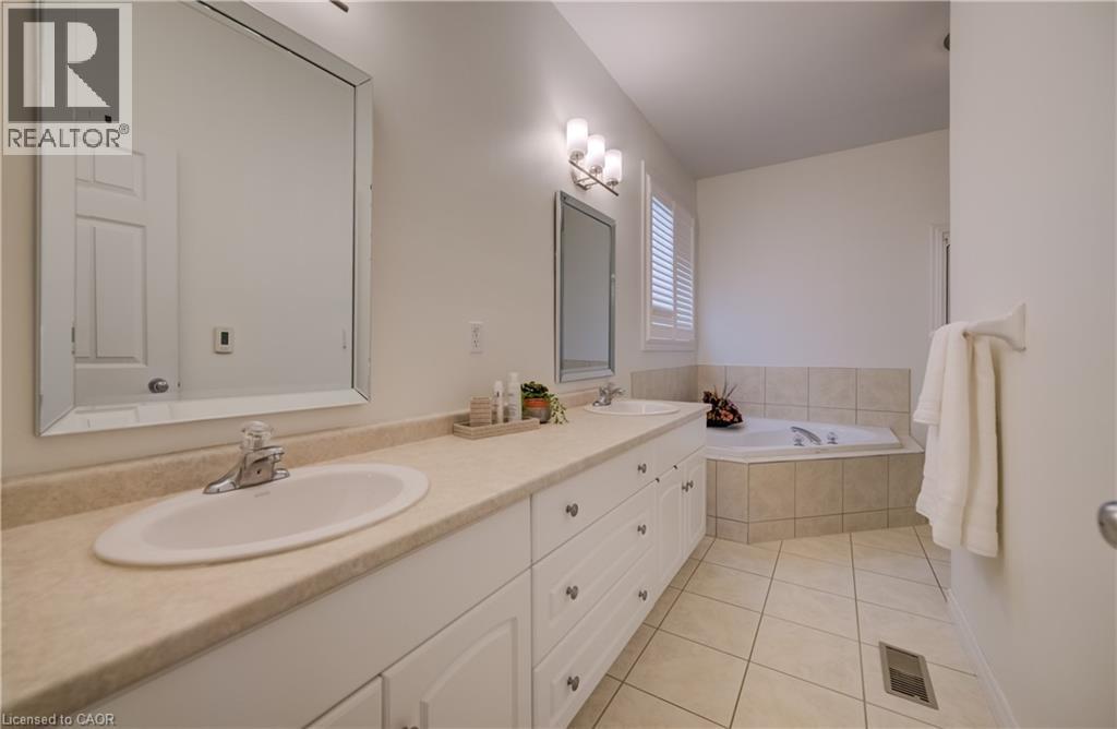 560 Springwater Drive, Waterloo, ON - Indoor Photo Showing Bathroom