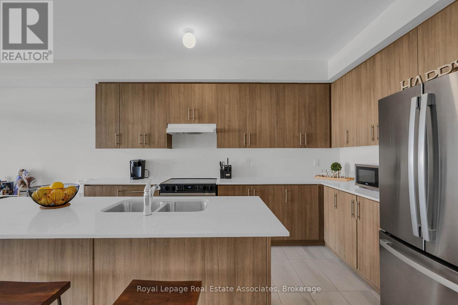 1386 Davis Loop, Innisfil, ON - Indoor Photo Showing Kitchen With Double Sink