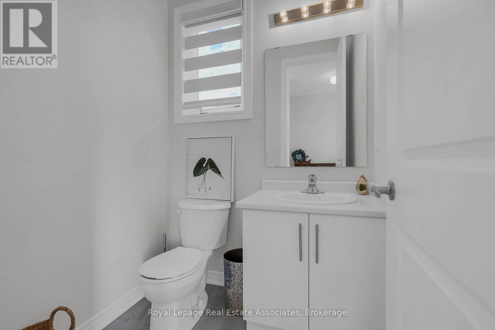 1386 Davis Loop, Innisfil, ON - Indoor Photo Showing Bathroom