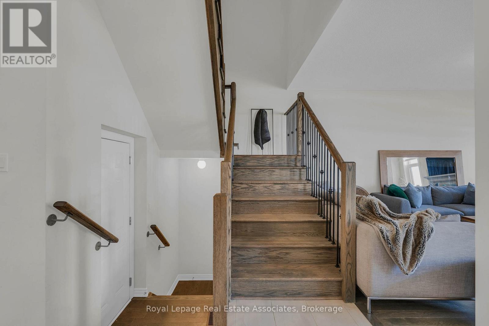 1386 Davis Loop, Innisfil, ON - Indoor Photo Showing Other Room