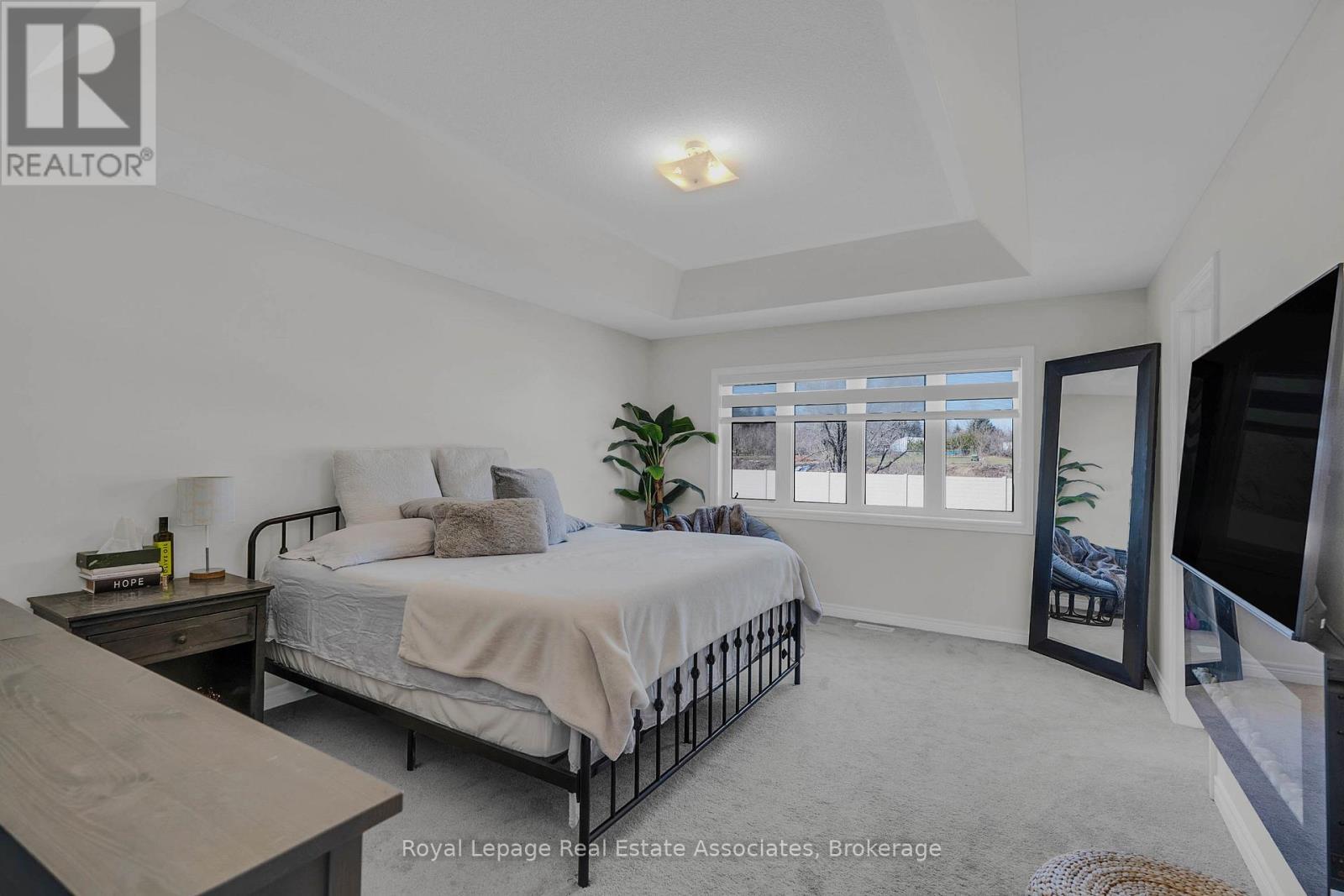 1386 Davis Loop, Innisfil, ON - Indoor Photo Showing Bedroom