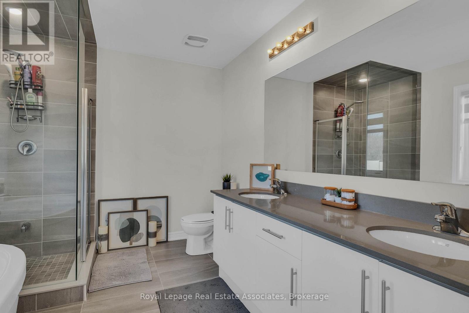 1386 Davis Loop, Innisfil, ON - Indoor Photo Showing Bathroom