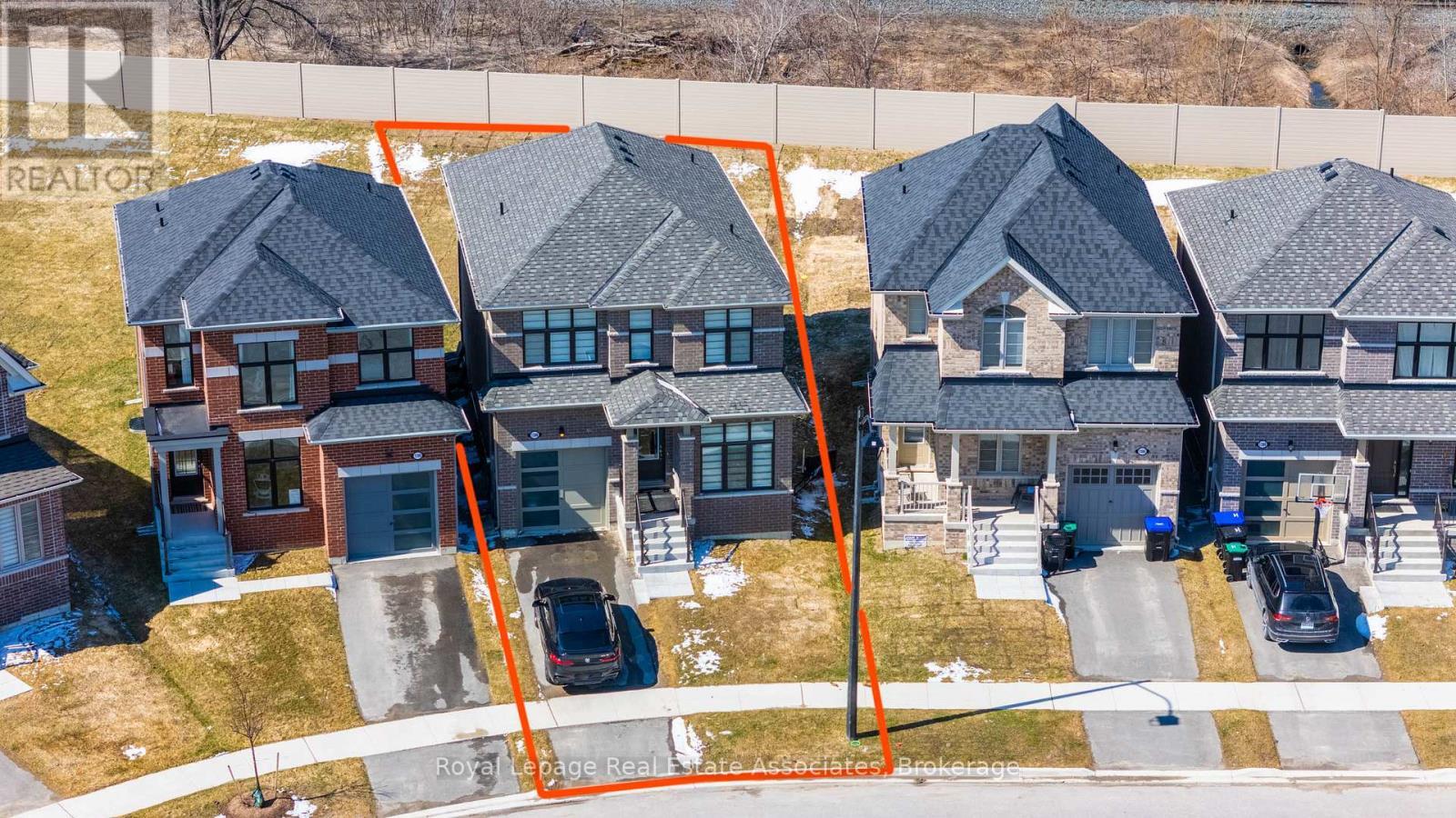 1386 Davis Loop, Innisfil, ON - Outdoor With Facade