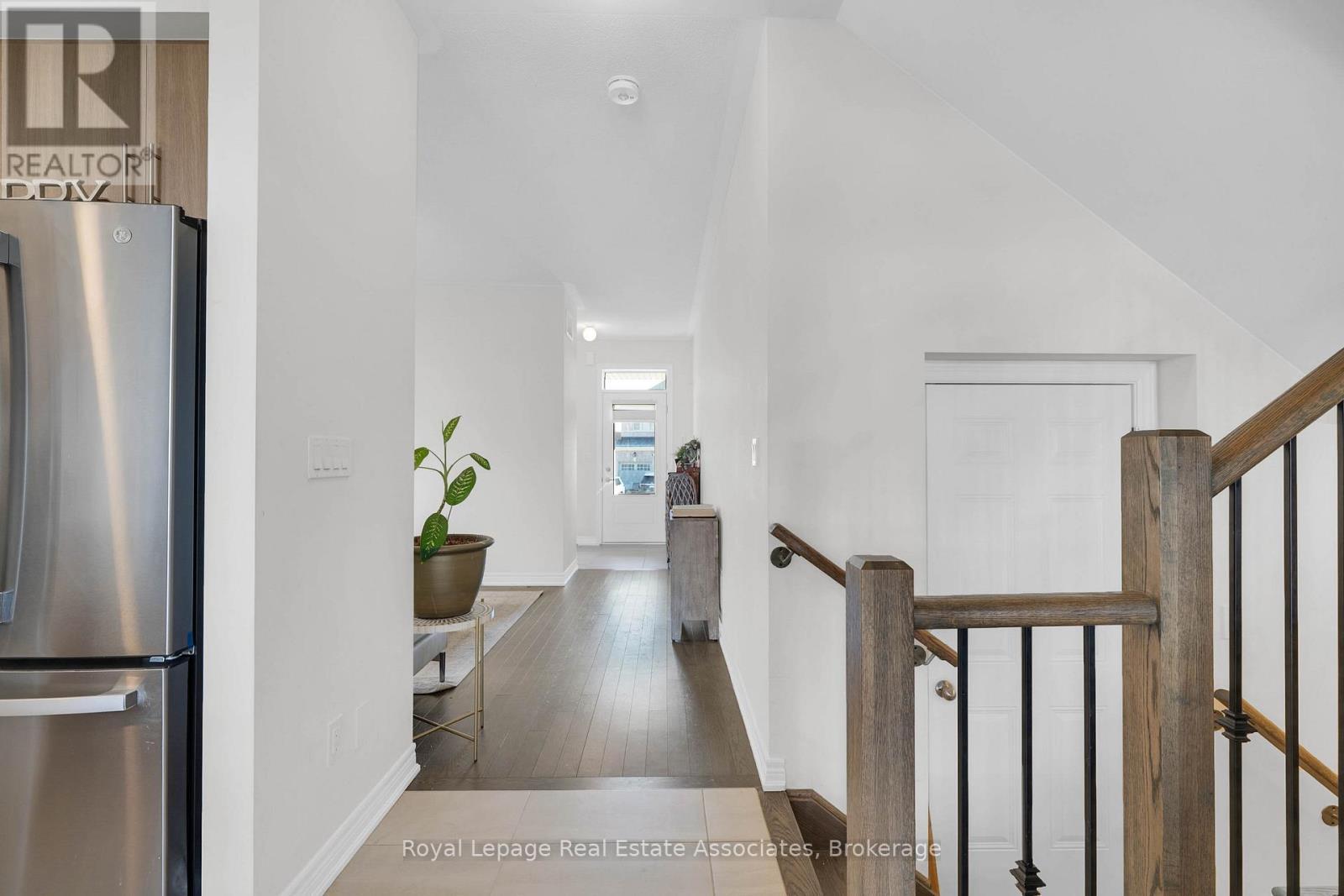 1386 Davis Loop, Innisfil, ON - Indoor Photo Showing Other Room