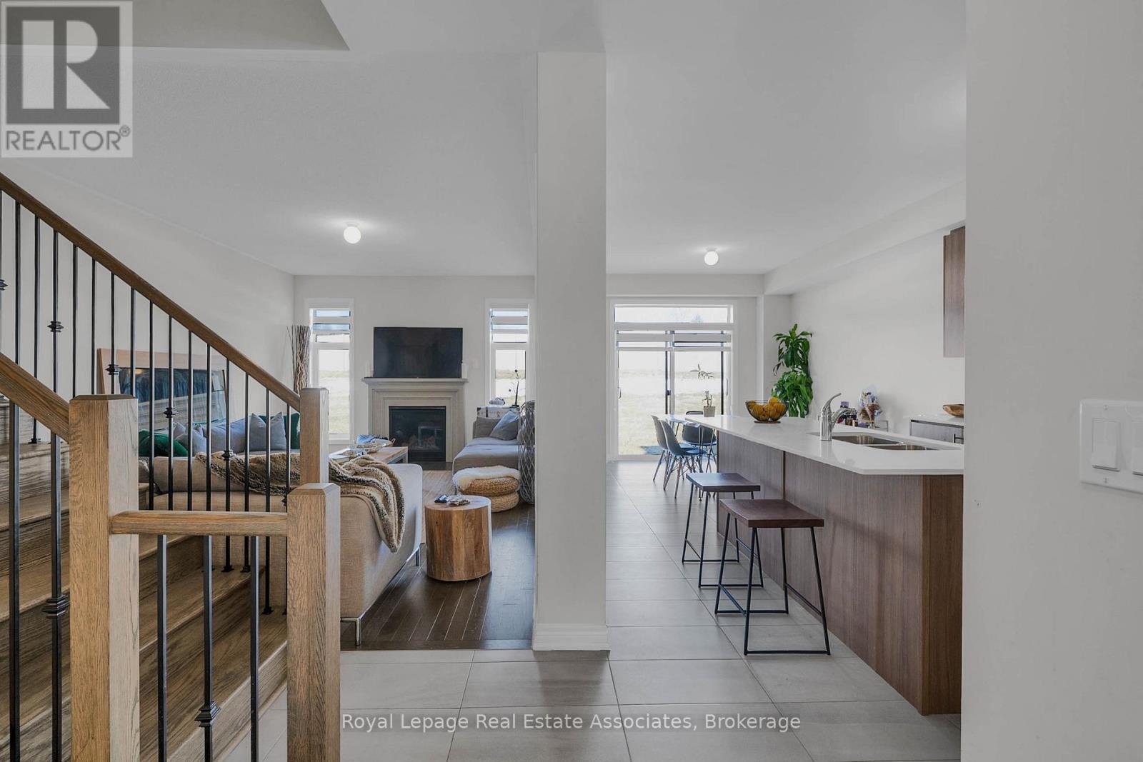 1386 Davis Loop, Innisfil, ON - Indoor Photo Showing Other Room