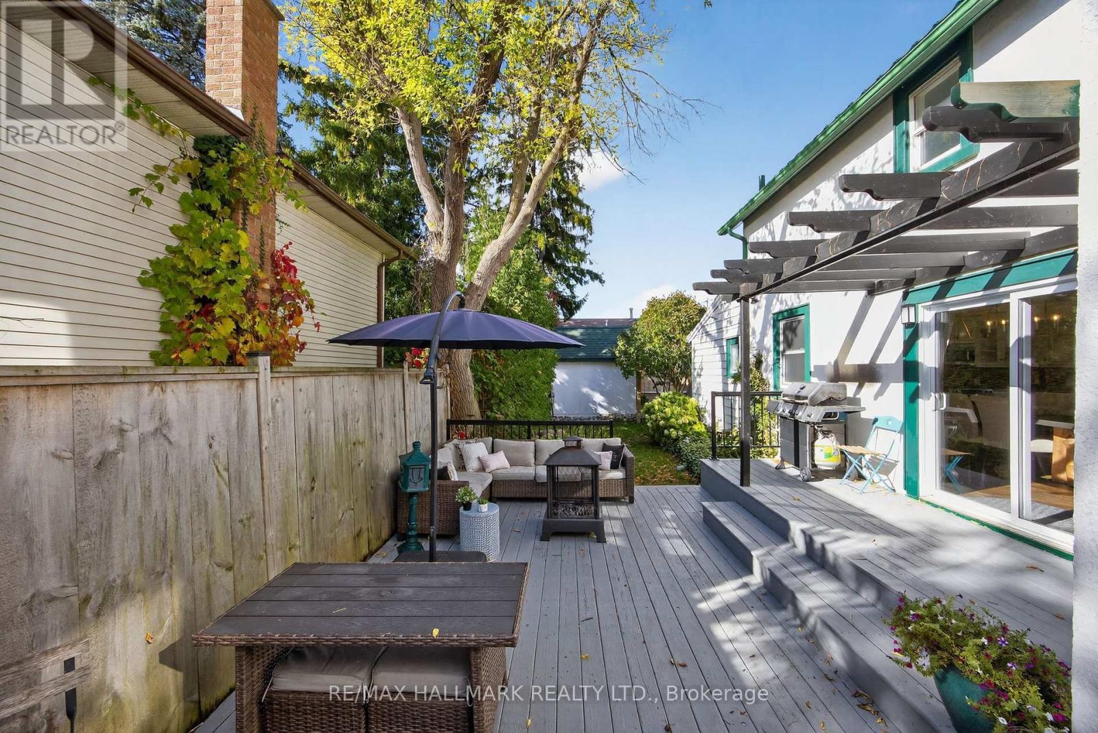 84 Wellington Street E, Barrie, ON - Outdoor With Deck Patio Veranda With Exterior