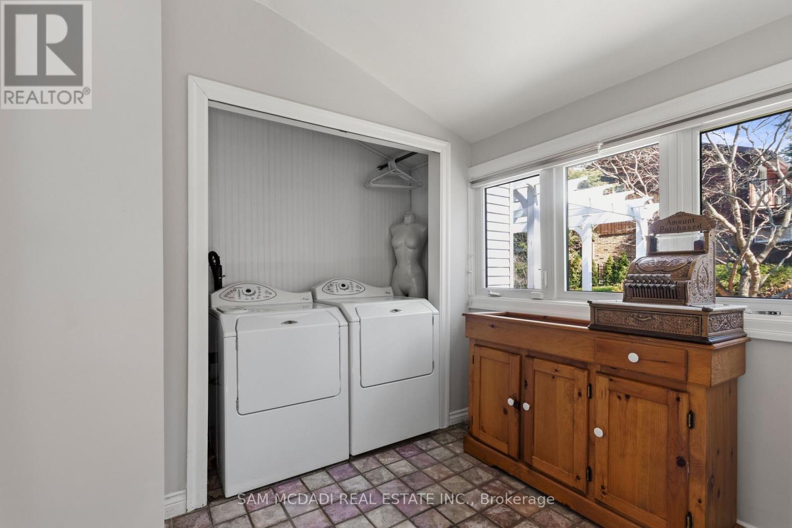 990 Roper Avenue, Mississauga, ON