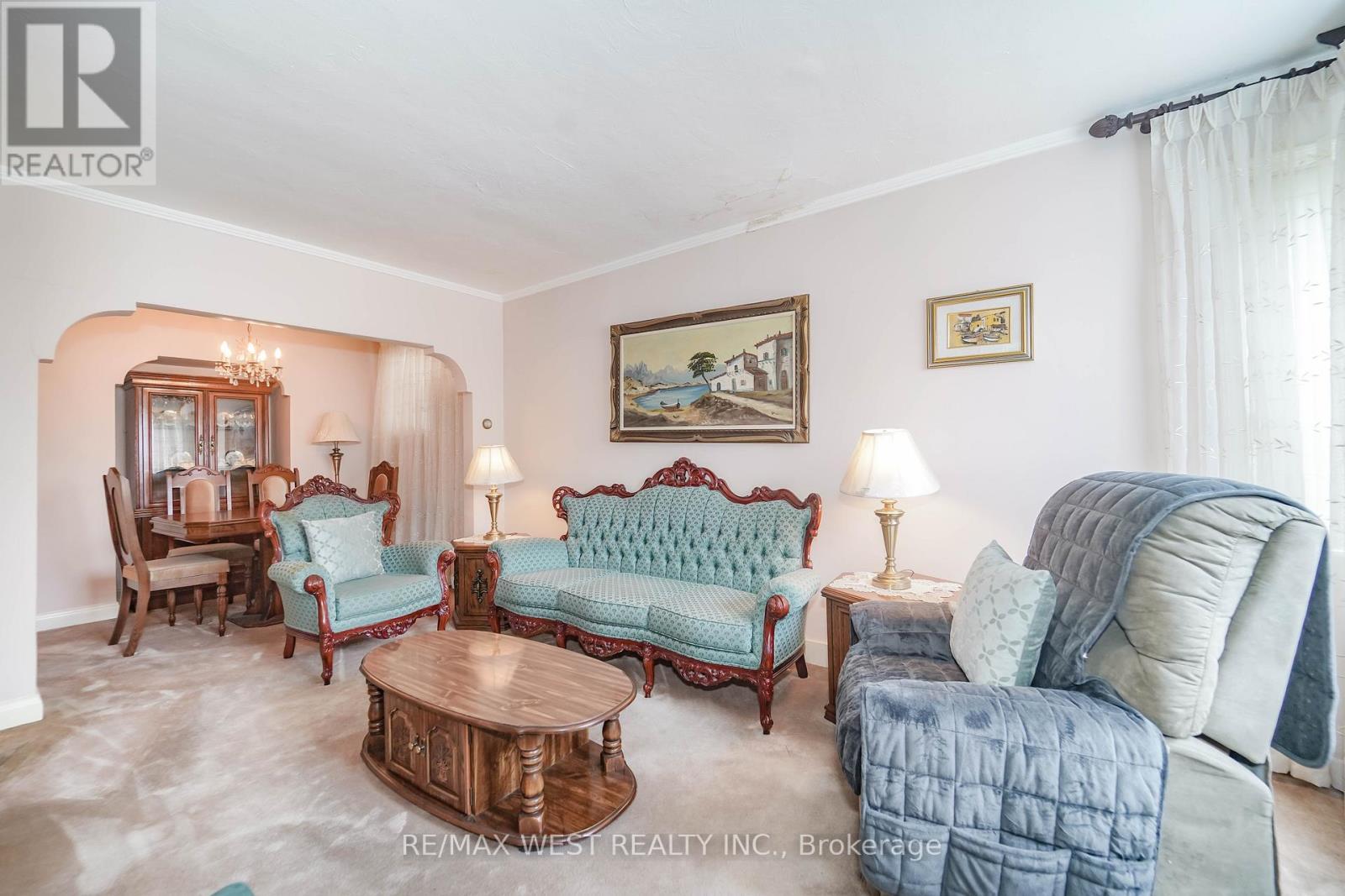 617 Caledonia Road, Toronto, ON - Indoor Photo Showing Living Room