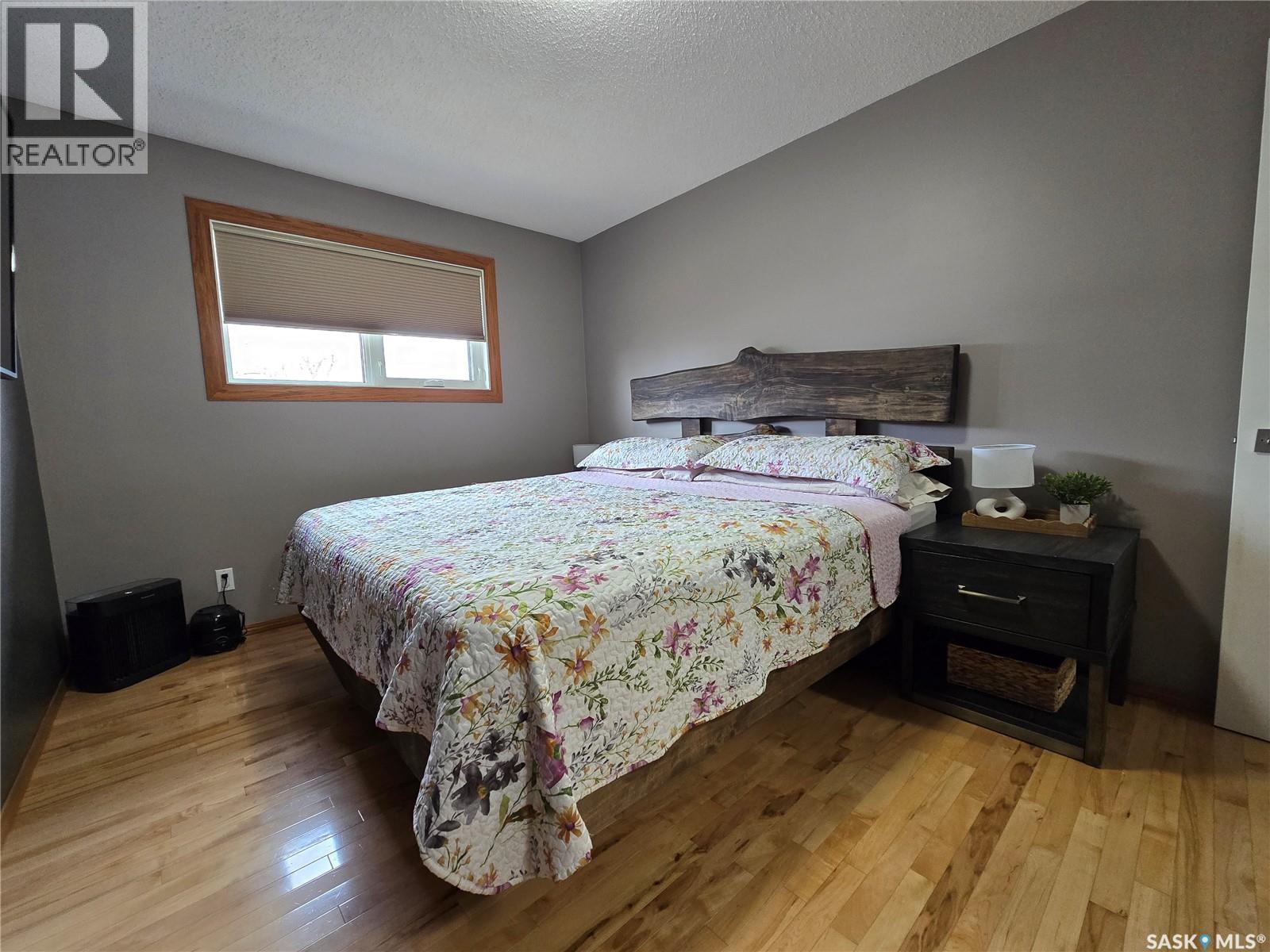 119 Montgomery Crescent, Weyburn, SK - Indoor Photo Showing Bedroom