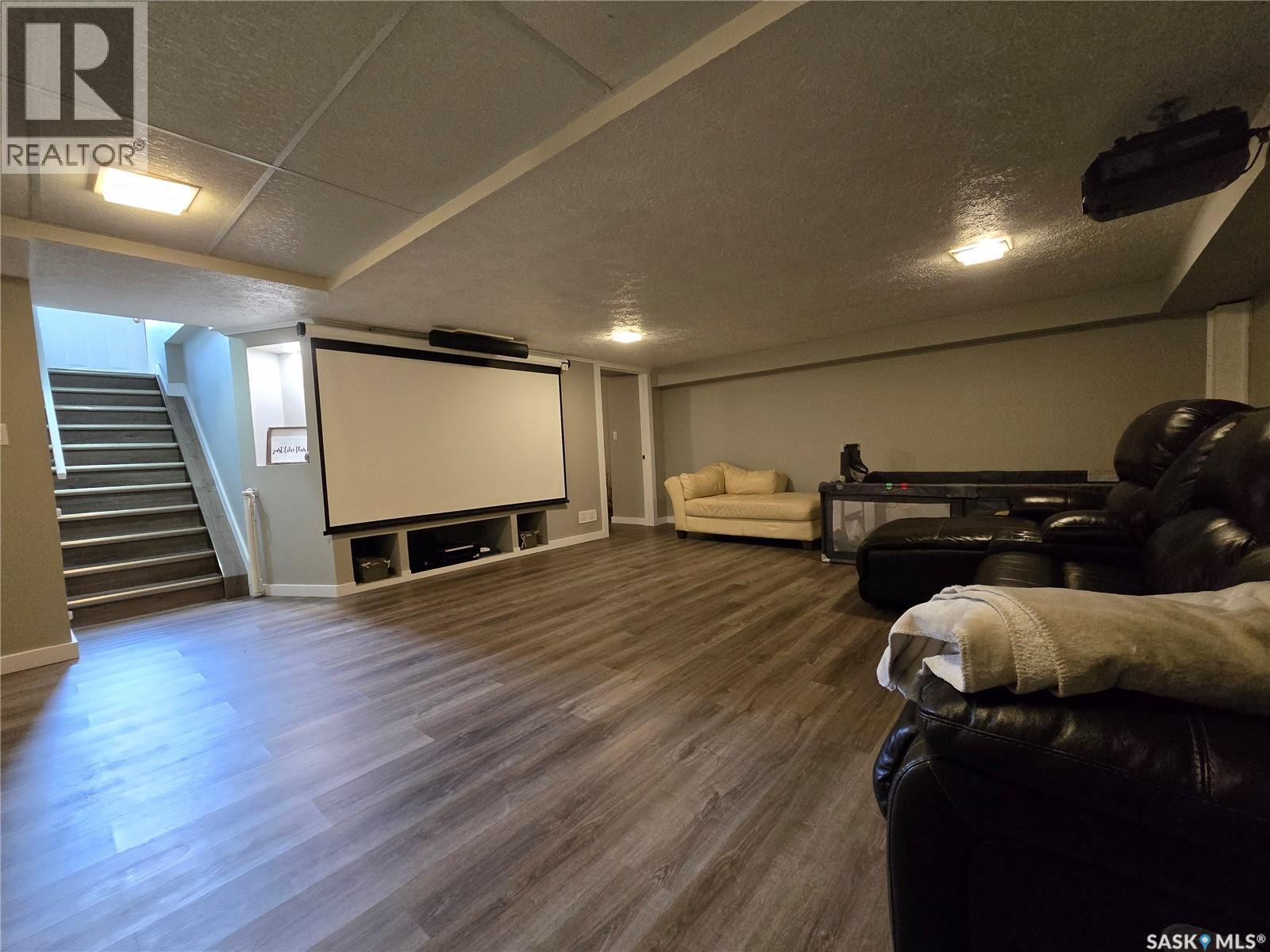 119 Montgomery Crescent, Weyburn, SK - Indoor