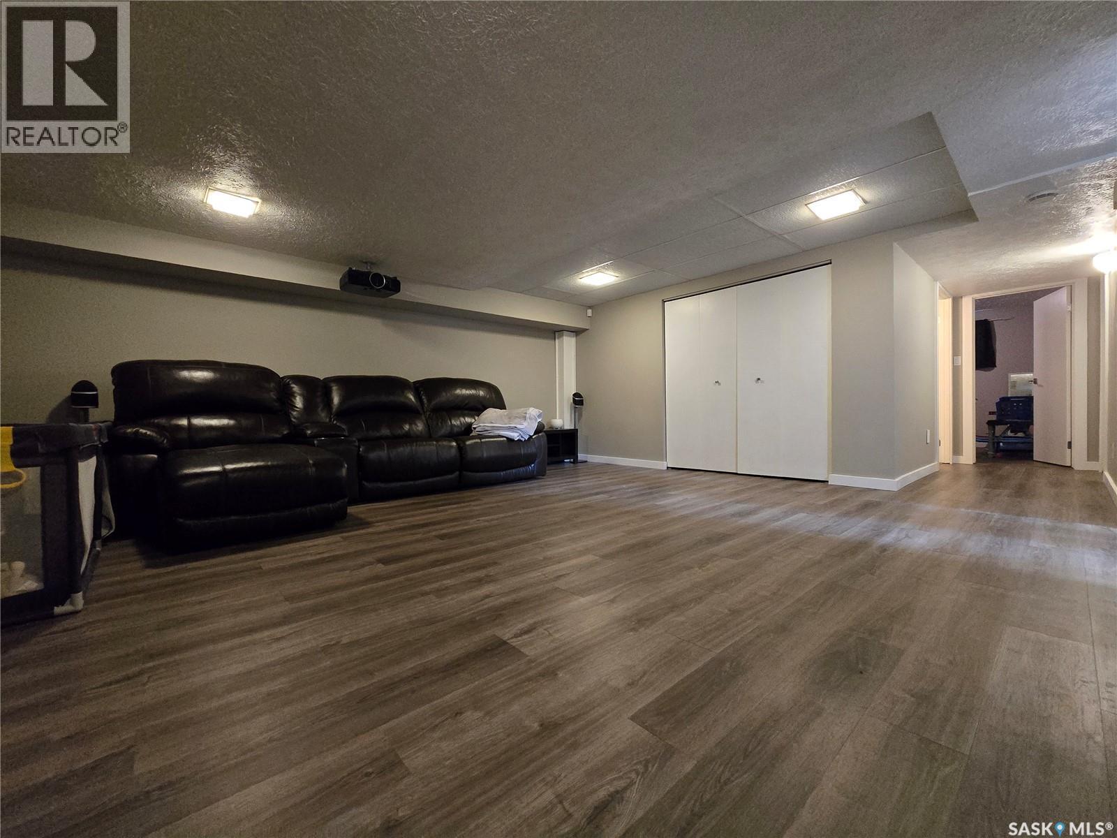 119 Montgomery Crescent, Weyburn, SK - Indoor