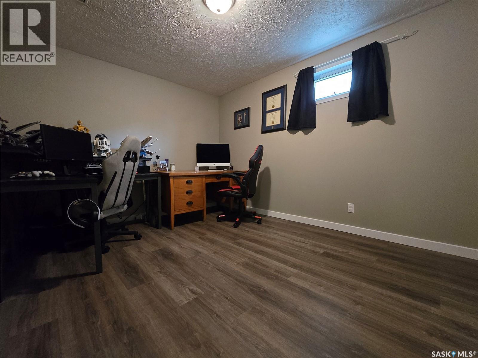 119 Montgomery Crescent, Weyburn, SK - Indoor Photo Showing Office
