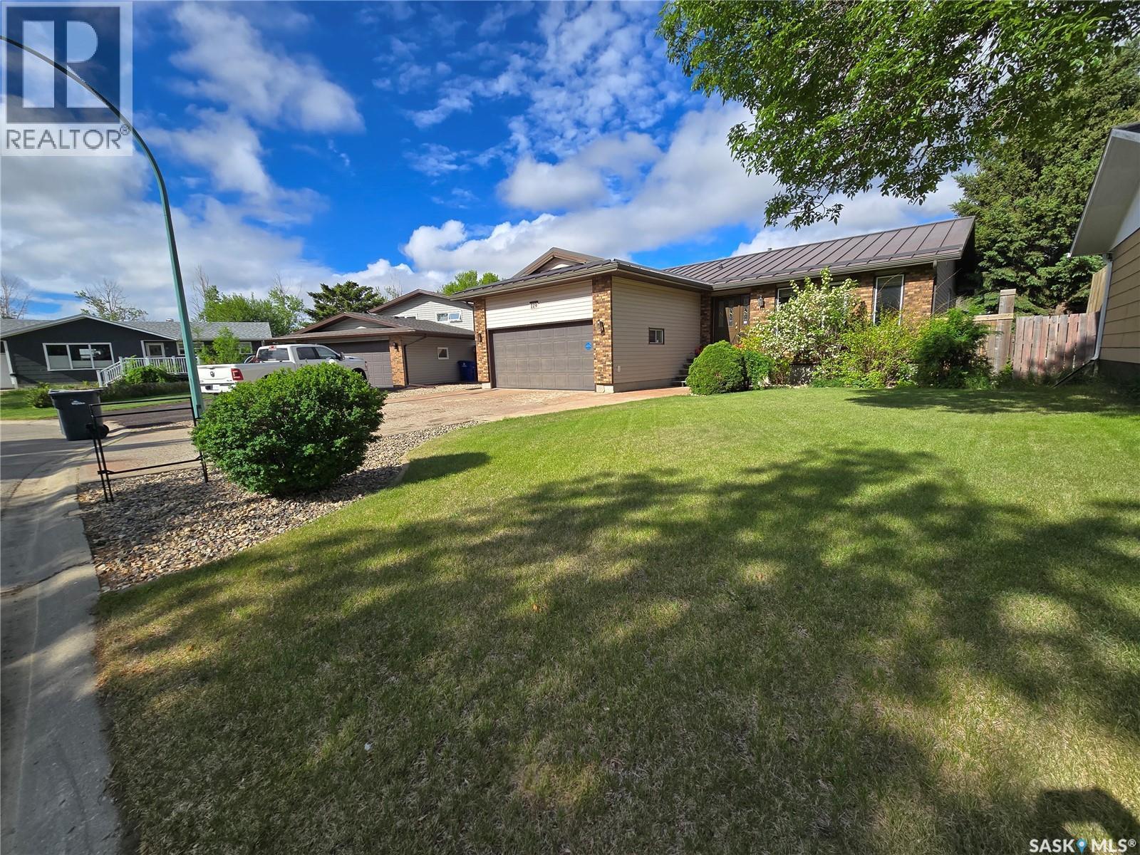 119 Montgomery Crescent, Weyburn, SK