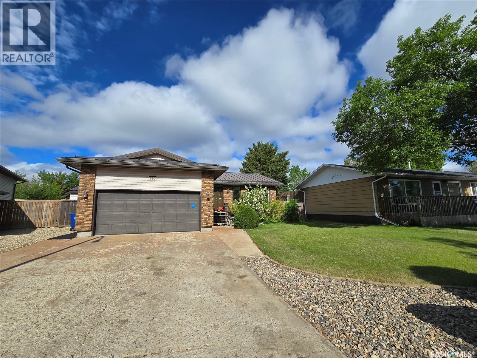 119 Montgomery Crescent, Weyburn, SK