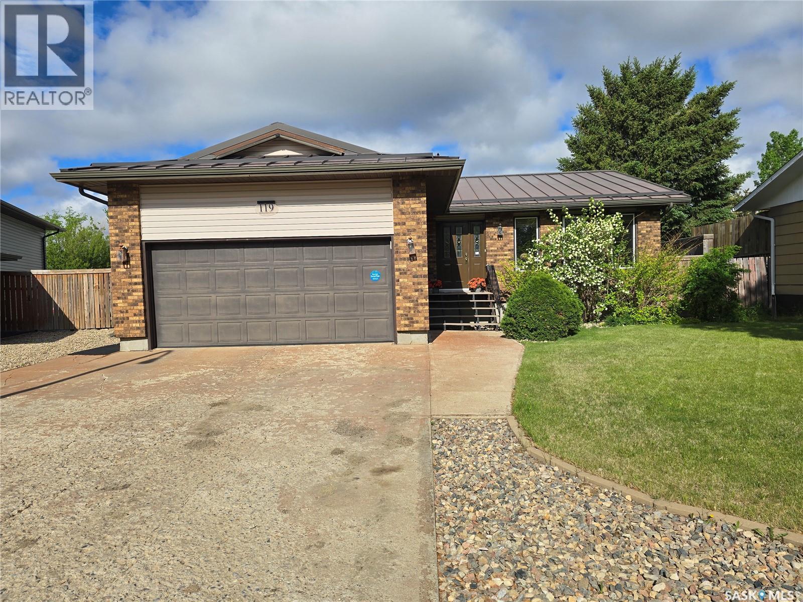 119 Montgomery Crescent, Weyburn, SK