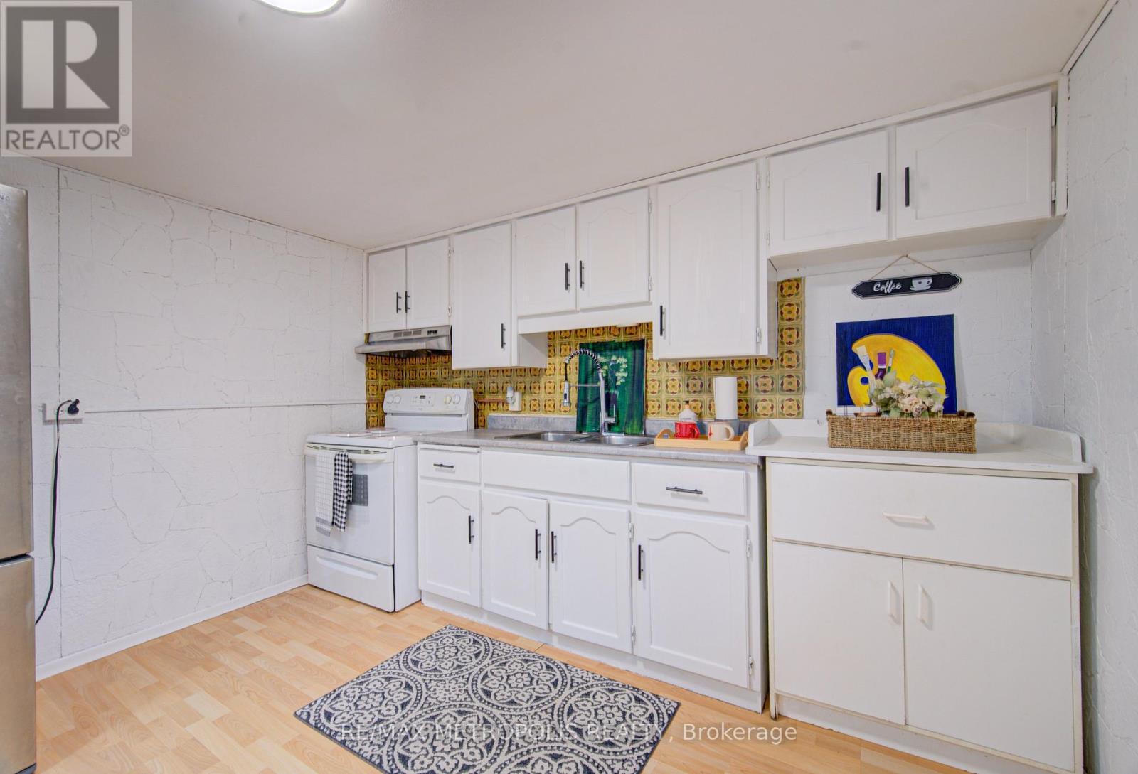 93 Linnwood Avenue, Cambridge, ON - Indoor Photo Showing Kitchen