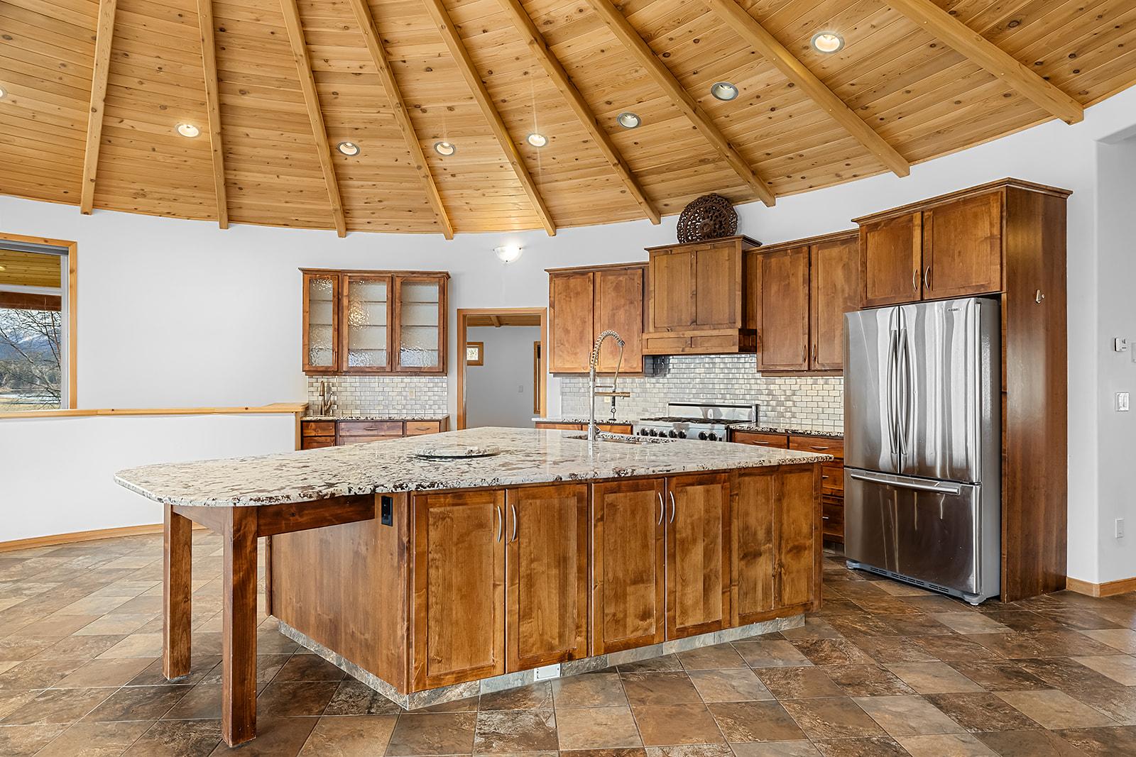 3584 St. Mary Lake Road, Kimberley, BC - Indoor Photo Showing Kitchen