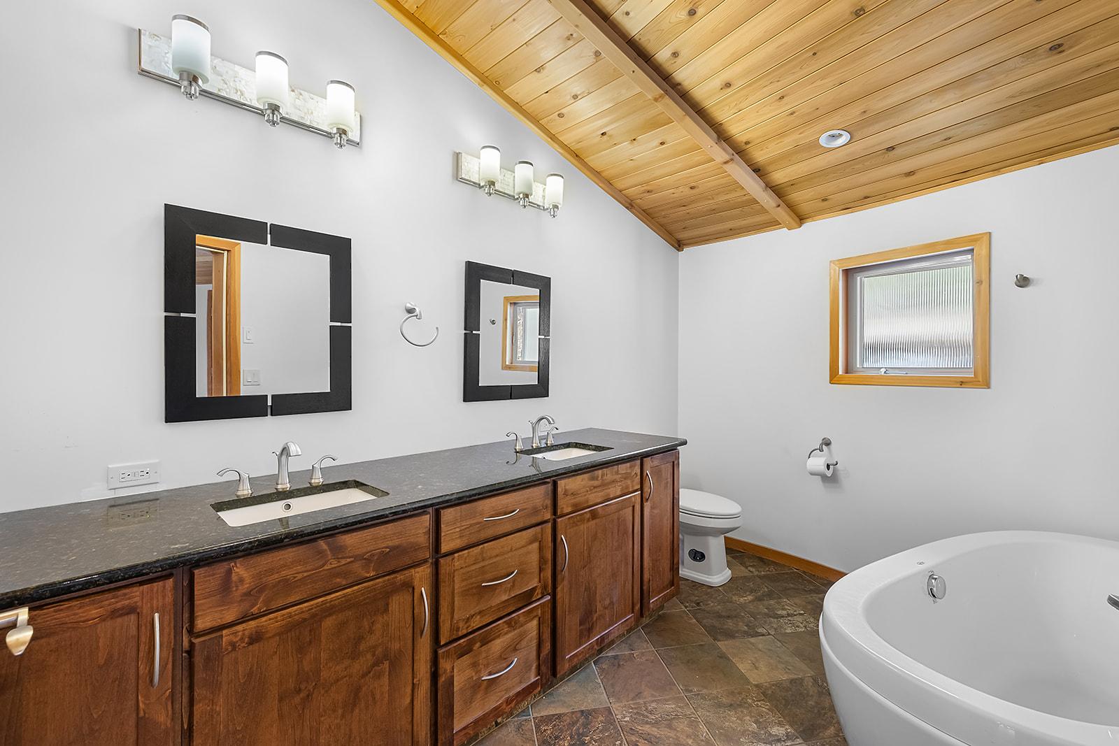 3584 St. Mary Lake Road, Kimberley, BC - Indoor Photo Showing Bathroom