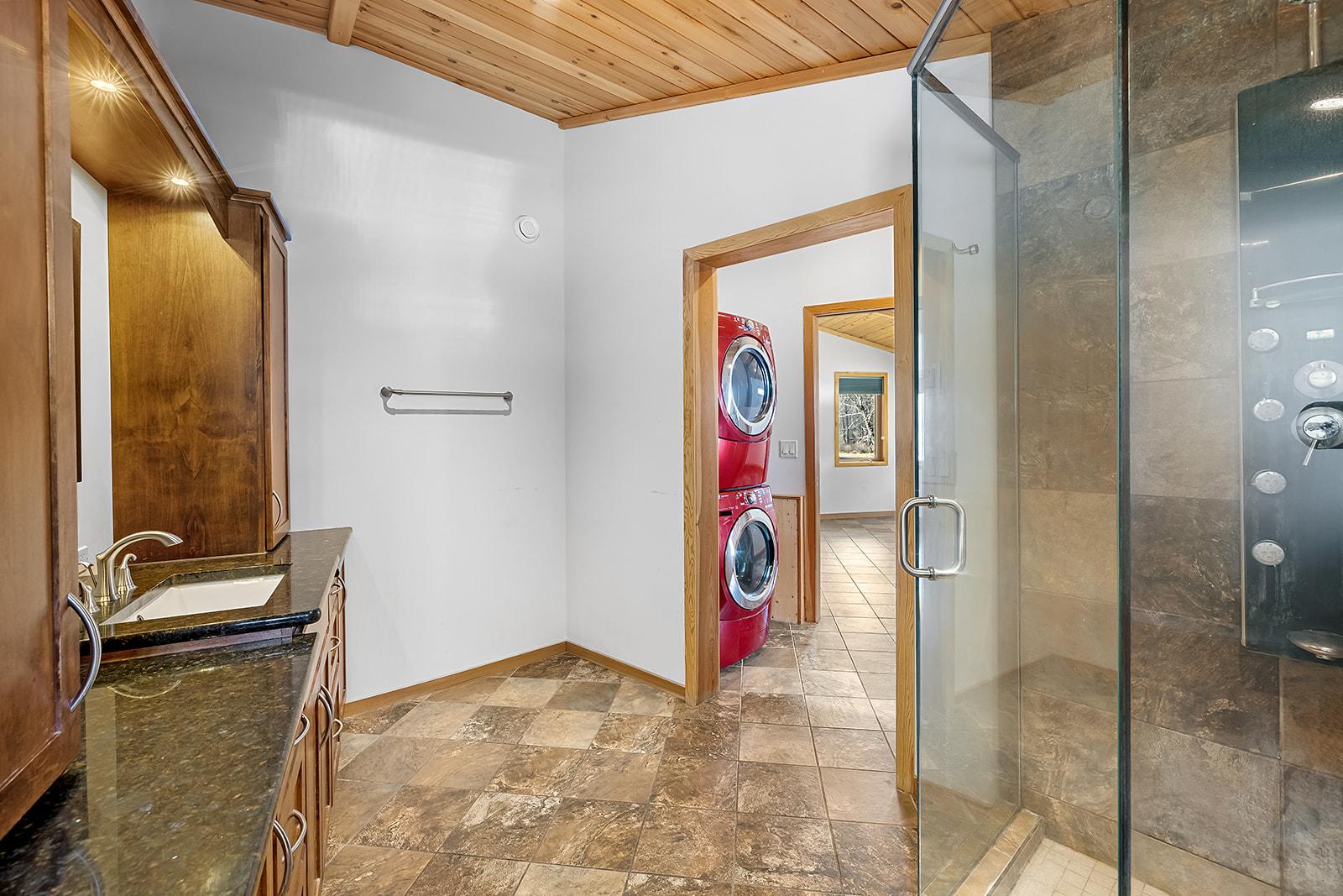 3584 St. Mary Lake Road, Kimberley, BC - Indoor Photo Showing Bathroom