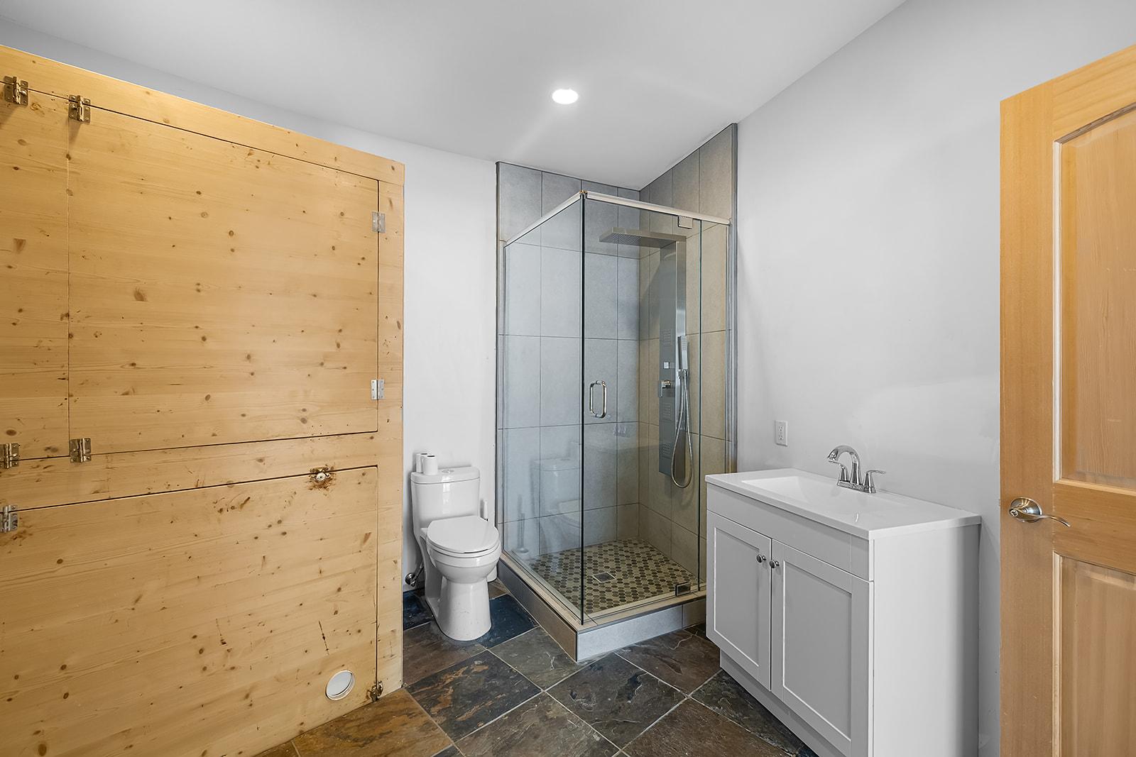 3584 St. Mary Lake Road, Kimberley, BC - Indoor Photo Showing Bathroom