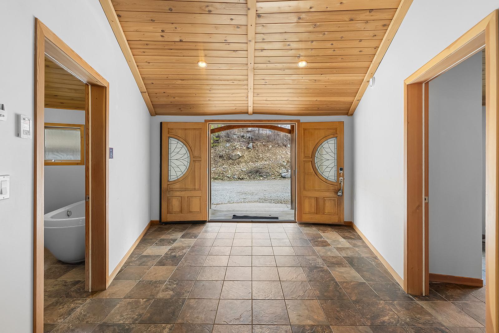 3584 St. Mary Lake Road, Kimberley, BC - Indoor Photo Showing Other Room
