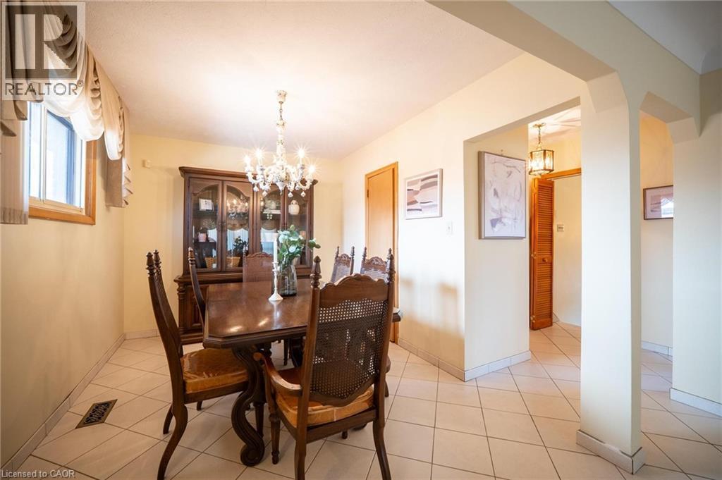 31 Terrace Drive, Hamilton, ON - Indoor Photo Showing Dining Room