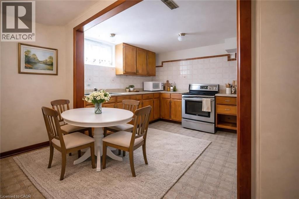 Virtually staged. - 31 Terrace Drive, Hamilton, ON - Indoor Photo Showing Other Room