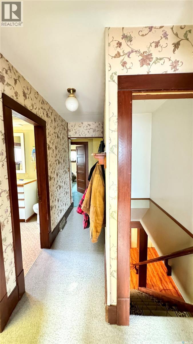 106 2Nd Street E, Dinsmore, SK - Indoor Photo Showing Other Room